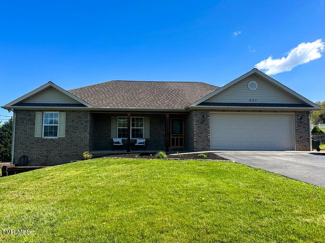 1st photo of 207 Humming Bird Way