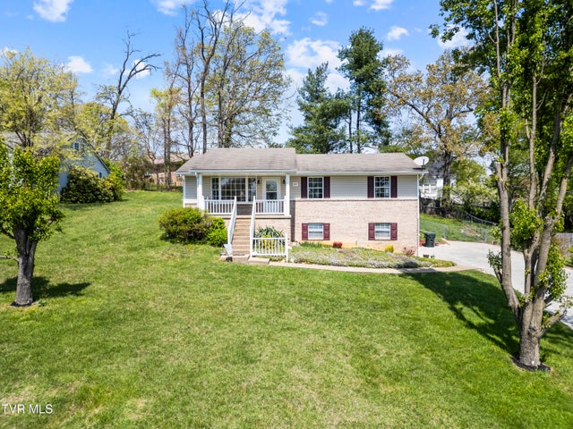 1st photo of 207 Dogwood Drive