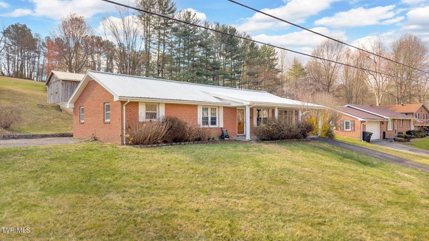 1st photo of 352 Deck Valley Lane
