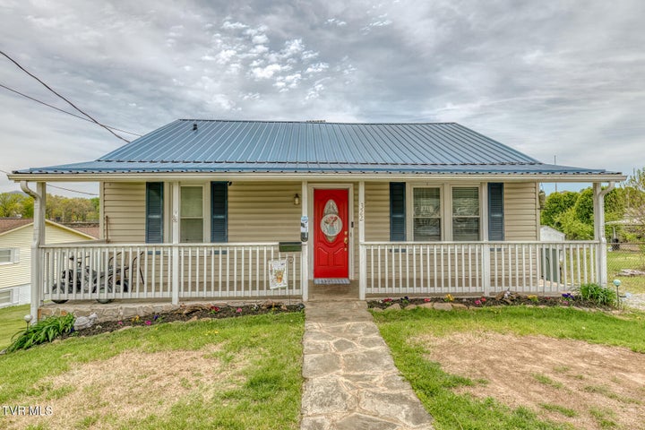 1st photo of 322 Doe Avenue