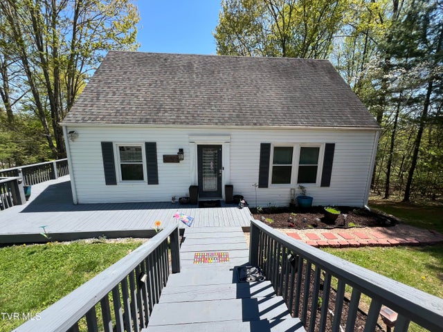 1st photo of 4004 Lakeland Drive