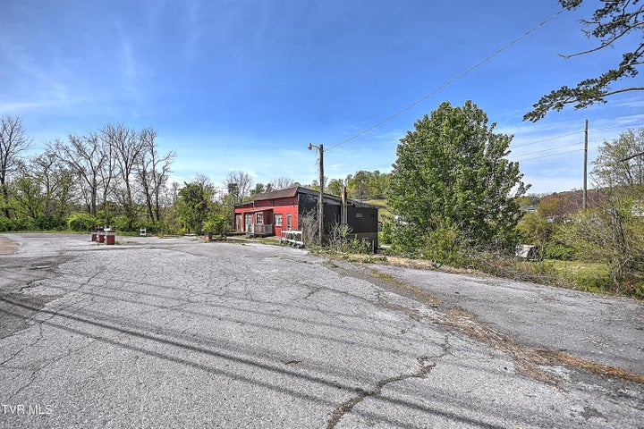 1st photo of 4418 Weaver Pike