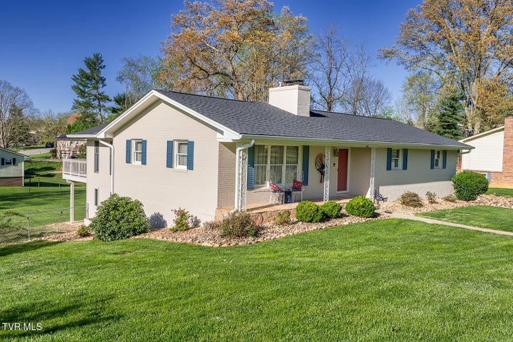 1st photo of 306 Pinecrest Drive