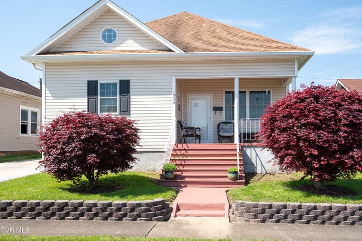1st photo of 830 Dale Street