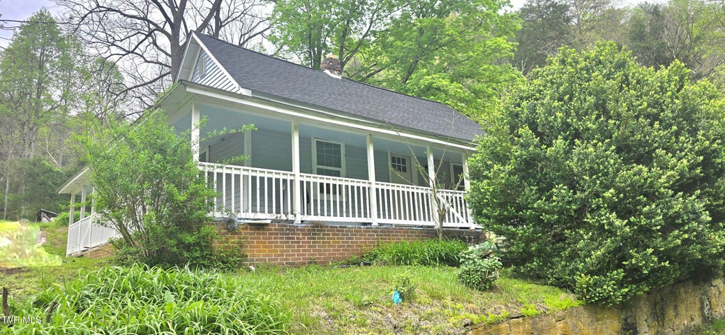 1st photo of 519 Willow Springs Road