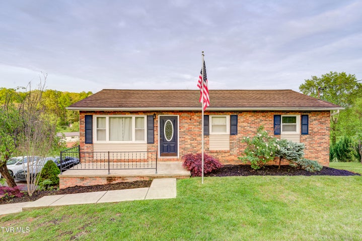 1st photo of 945 Choctaw Drive