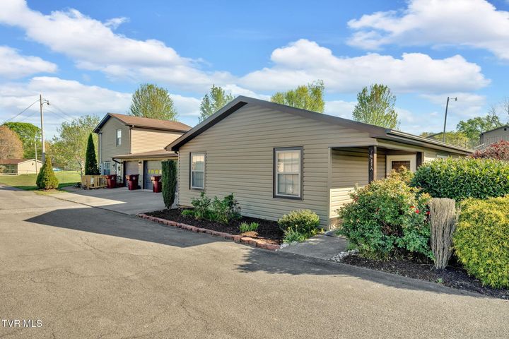 1st photo of 511 Pilgrim Court