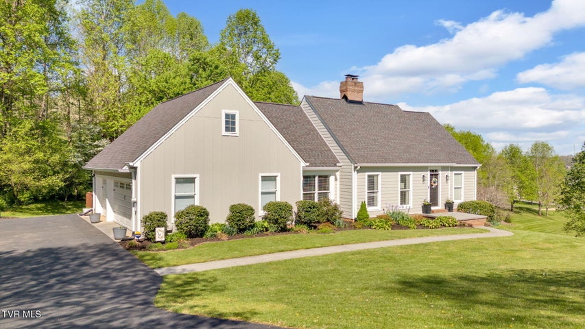 1st photo of 804 Quail Ridge Court