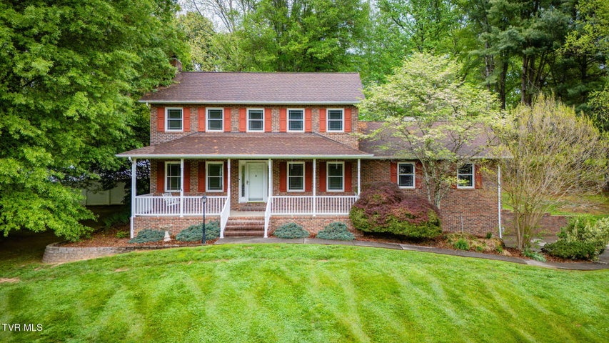 1st photo of 604 Live Oak Court
