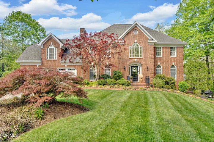 1st photo of 4044 Lakewood Drive