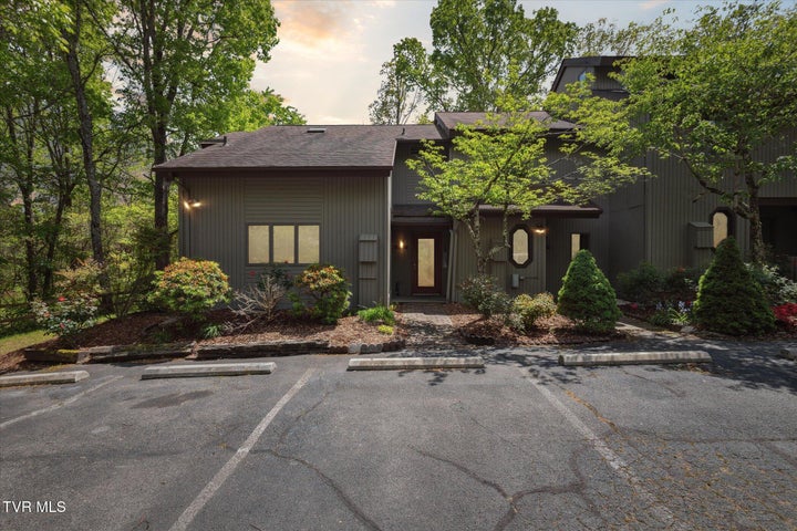 1st photo of 20 Willowbrook Drive