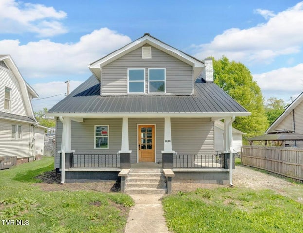 1st photo of 1246 Center Street