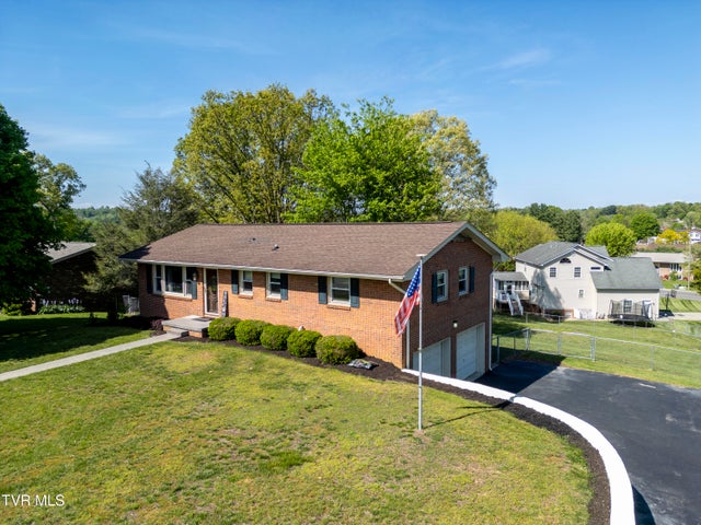 1st photo of 515 Meadowcrest Drive