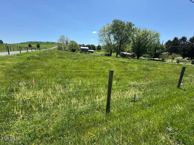 1st photo of 997 Beaver Creek Road