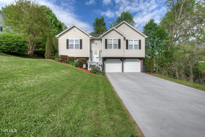 1st photo of 110 Vanderbilt Drive