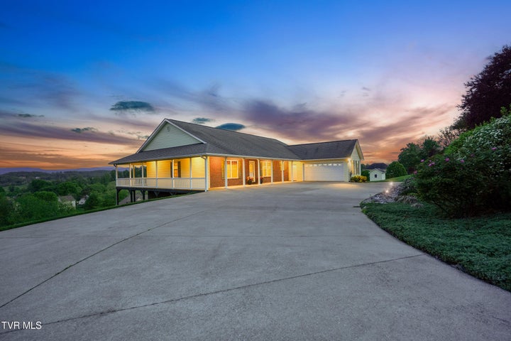 1st photo of 304 Michaels Ridge Boulevard