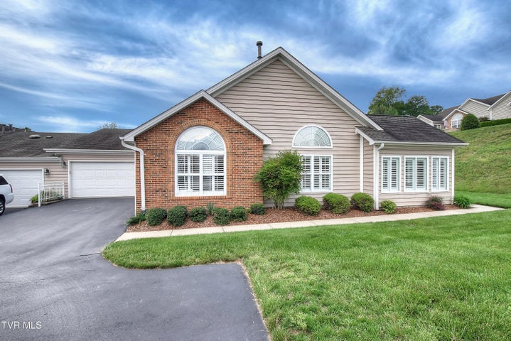1st photo of 152 Avonlea Place