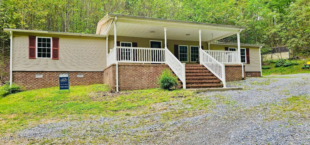 1st photo of 131 Pheasant Hollow Lane