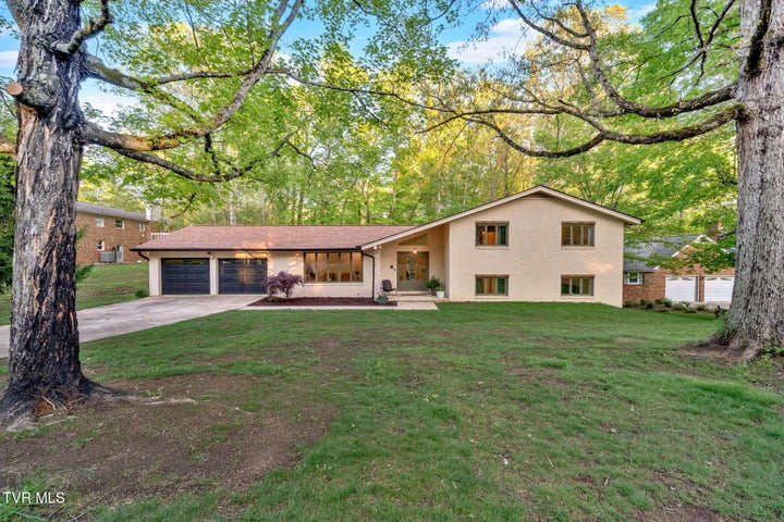 1st photo of 2413 Essex Drive