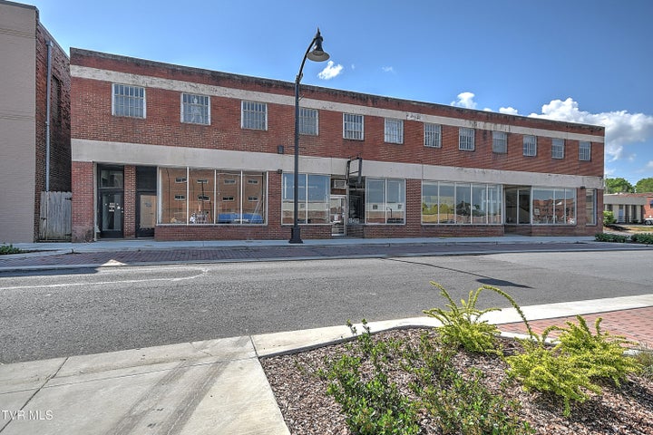 1st photo of 305 Walnut Street