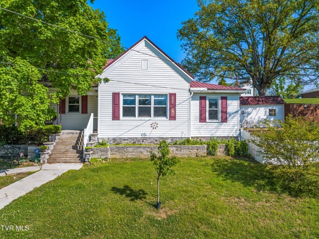 1st photo of 122 Highland Avenue