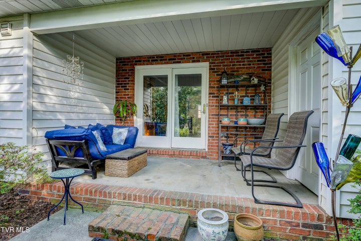 1st photo of 400 Sunset Drive