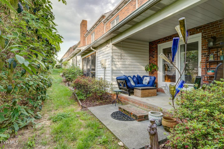 1st photo of 400 Sunset Drive