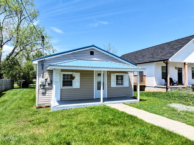 1st photo of 1607 E. Millard Street