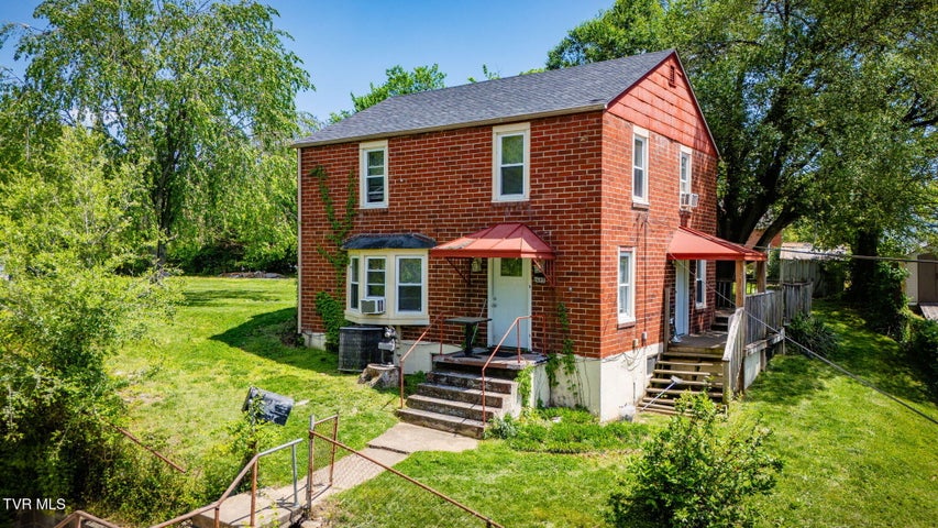 1st photo of 1689 Jefferson Avenue