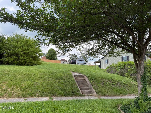 1st photo of 725 Sullivan Street
