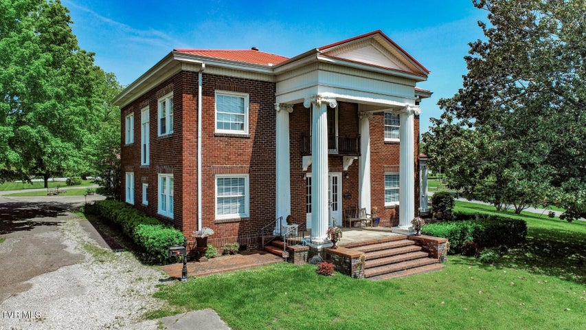 1st photo of 294 Clifton Heights Rd