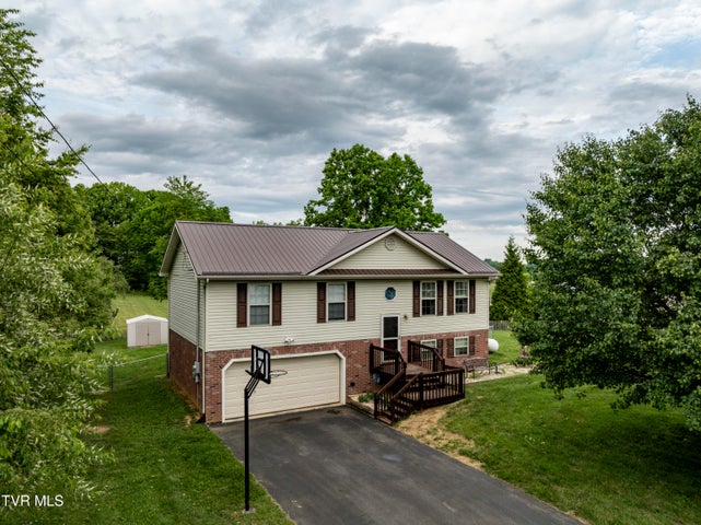 1st photo of 115 Maple Ridge Drive