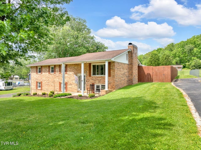 1st photo of 1105 Greenlee Drive