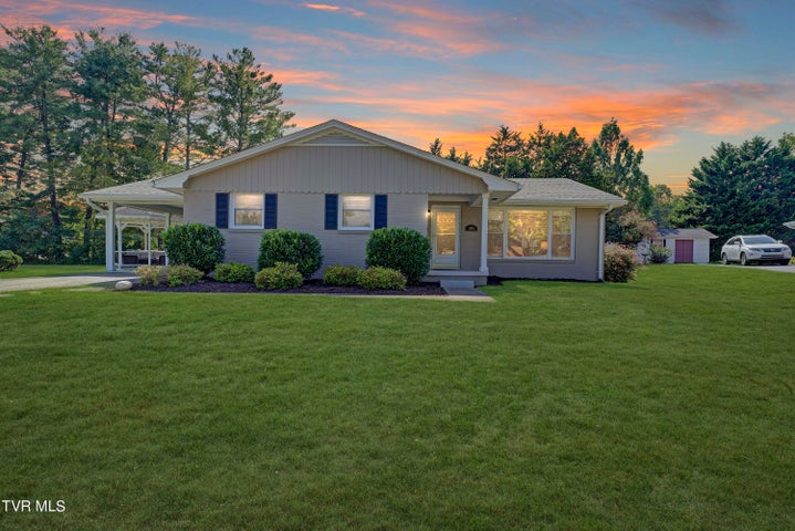 1st photo of 2405 Larkspur Drive