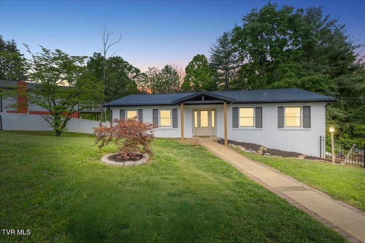 1st photo of 8 Brooklawn Court