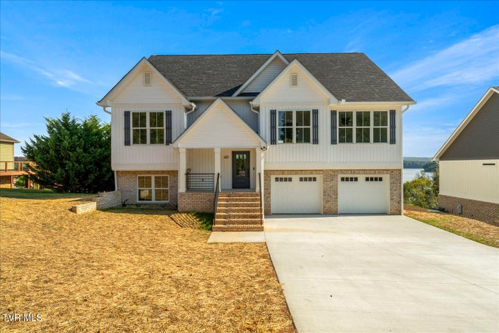1st photo of 403 Hampton Way