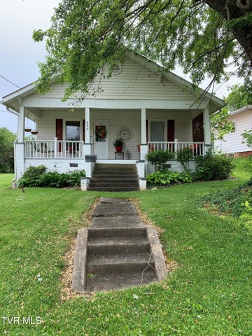 1st photo of 405 Magnolia Avenue