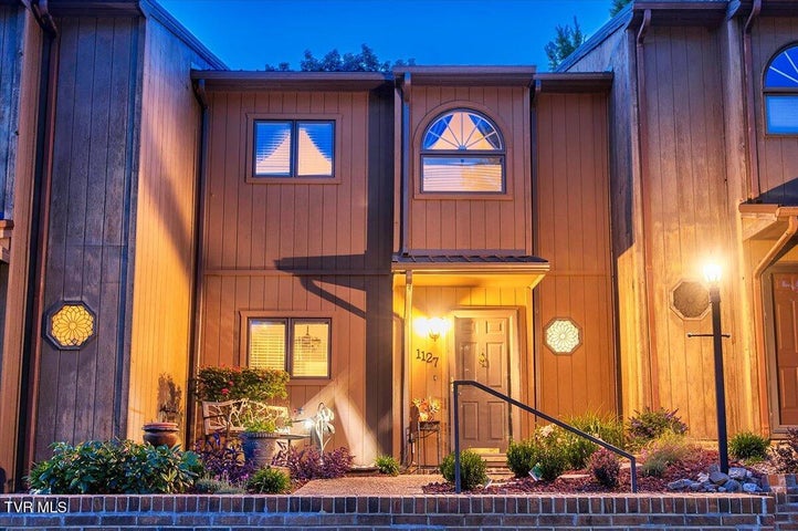 1st photo of 1127 Timbers East