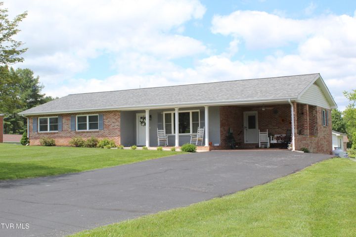 1st photo of 1004 Hickory Flats Road