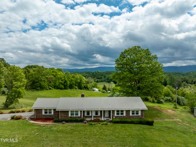1st photo of 319 Hickory Tree Road