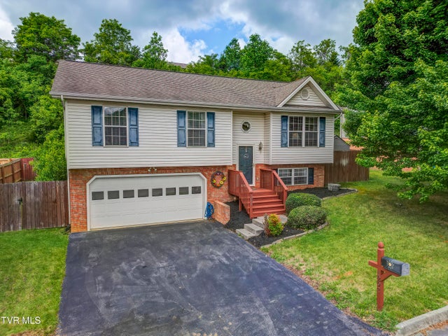 1st photo of 1297 Meadow Creek Lane