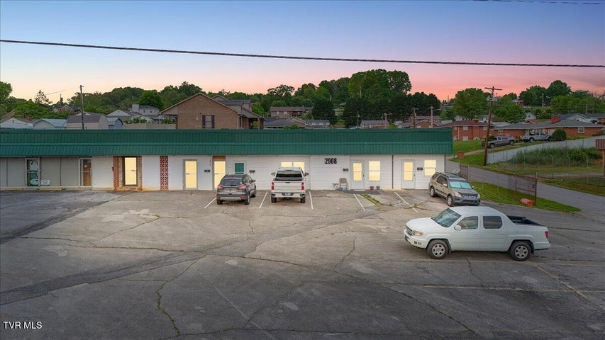 1st photo of 2908 Bloomingdale Road