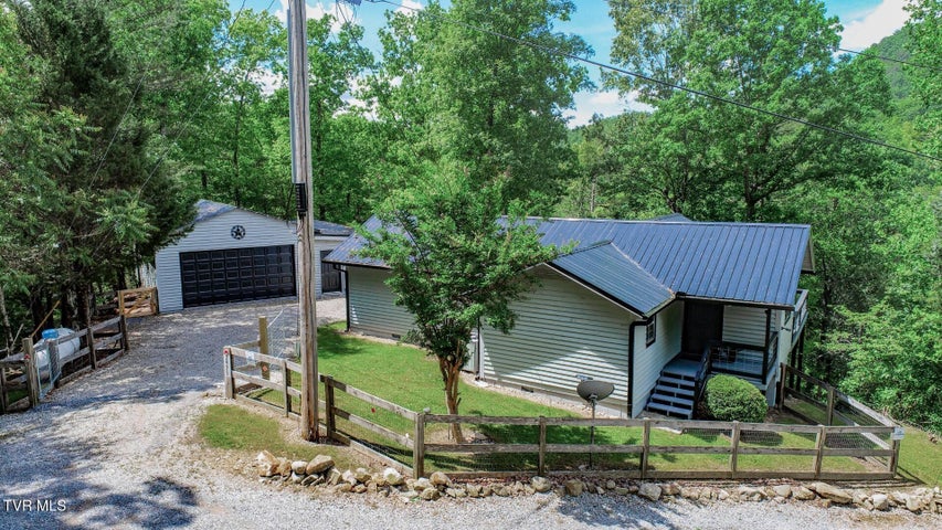 1st photo of 2975 Arch Rd