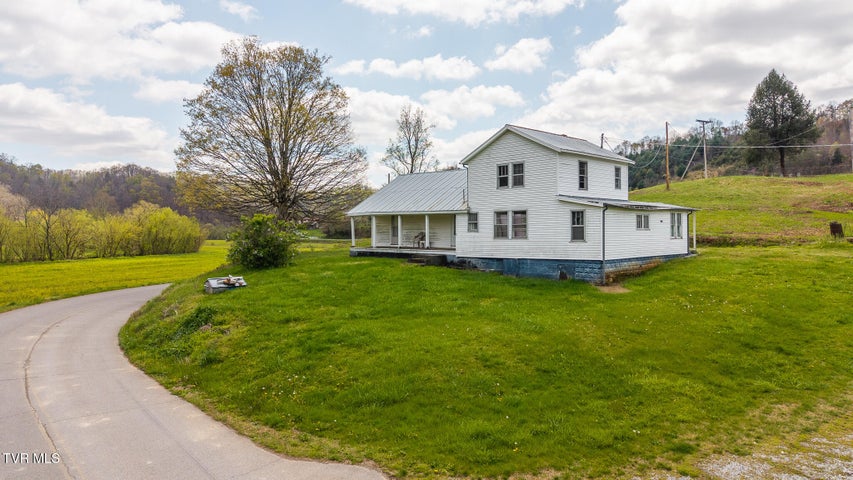 1st photo of 1025 Livesay Chapel Road