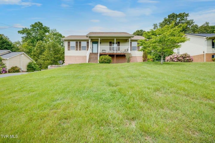 1st photo of 302 Maple Ridge Drive