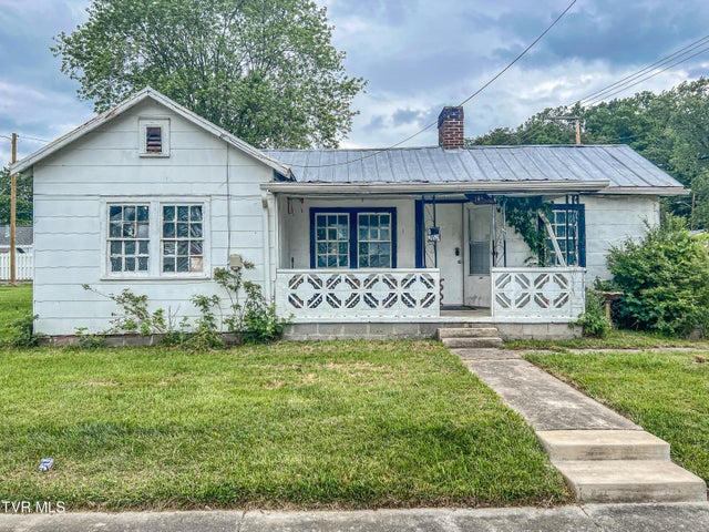 1st photo of 118 E Millpond Street