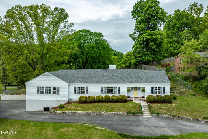 1st photo of 134 Parkland Drive Drive