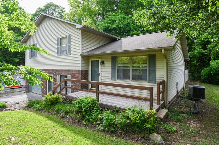 1st photo of 1401 Colony Circle