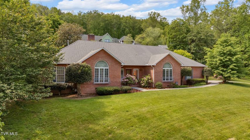 1st photo of 4 Roundtree Court