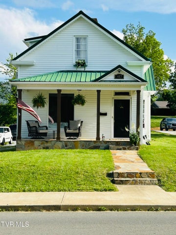 1st photo of 407 Irish Street